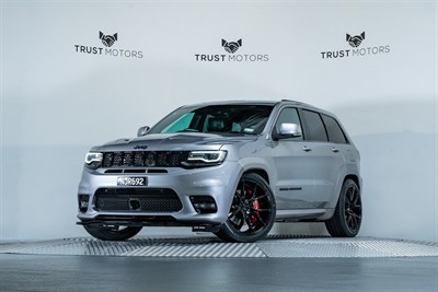 2017 Jeep Grand Cherokee - Thumbnail