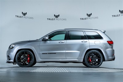 2017 Jeep Grand Cherokee - Thumbnail