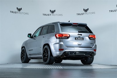 2017 Jeep Grand Cherokee - Thumbnail