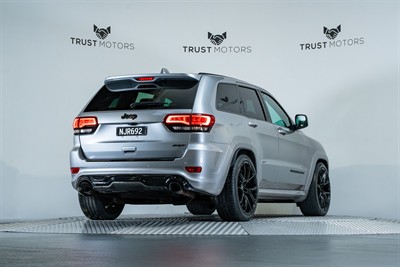 2017 Jeep Grand Cherokee - Thumbnail