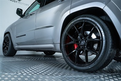 2017 Jeep Grand Cherokee - Thumbnail