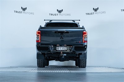 2022 Mitsubishi Triton - Thumbnail