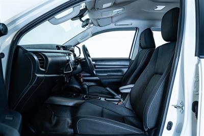 2022 Toyota Hilux - Thumbnail