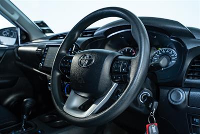 2022 Toyota Hilux - Thumbnail