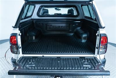 2022 Toyota Hilux - Thumbnail
