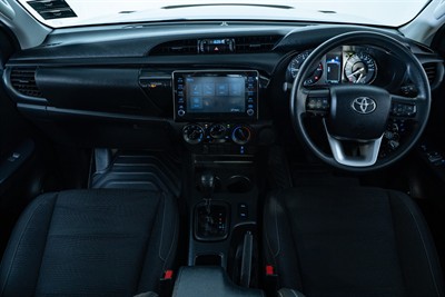 2024 Toyota Hilux - Thumbnail