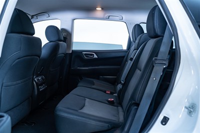 2017 Nissan Pathfinder - Thumbnail