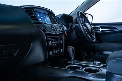 2017 Nissan Pathfinder - Thumbnail