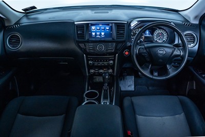 2017 Nissan Pathfinder - Thumbnail