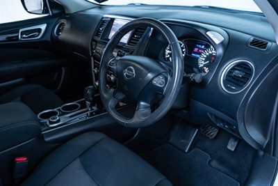 2017 Nissan Pathfinder - Thumbnail