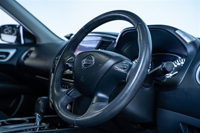 2017 Nissan Pathfinder - Thumbnail