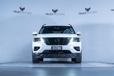 2017 Nissan Pathfinder - Thumbnail