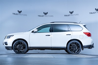 2017 Nissan Pathfinder - Thumbnail