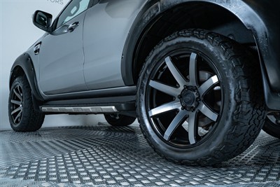 2021 Ford Everest - Thumbnail