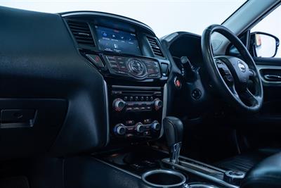 2017 Nissan Pathfinder - Thumbnail