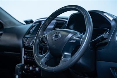 2017 Nissan Pathfinder - Thumbnail