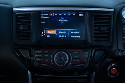 2017 Nissan Pathfinder - Thumbnail
