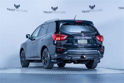 2017 Nissan Pathfinder - Thumbnail