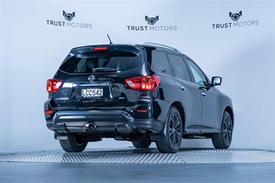 2017 Nissan Pathfinder - Thumbnail