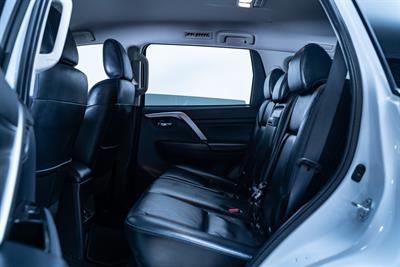 2023 Mitsubishi Pajero Sport - Thumbnail