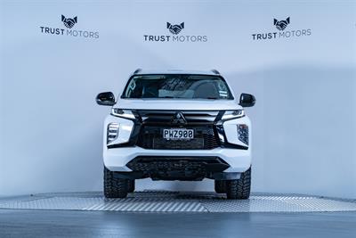 2023 Mitsubishi Pajero Sport - Thumbnail