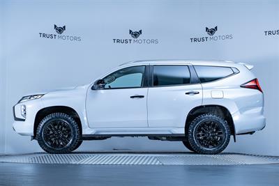 2023 Mitsubishi Pajero Sport - Thumbnail