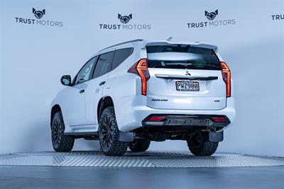 2023 Mitsubishi Pajero Sport - Thumbnail
