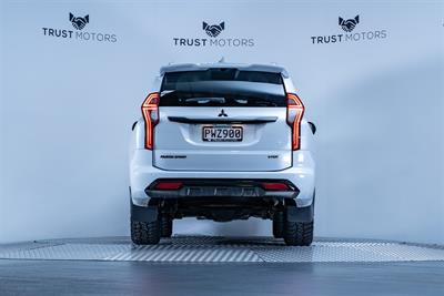 2023 Mitsubishi Pajero Sport - Thumbnail