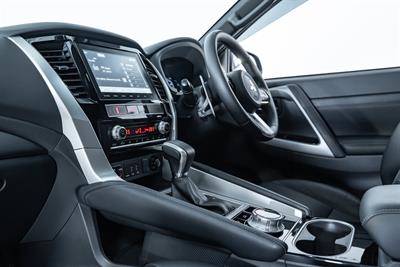 2025 Mitsubishi Pajero Sport - Thumbnail