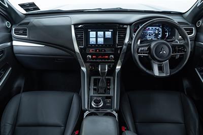 2025 Mitsubishi Pajero Sport - Thumbnail