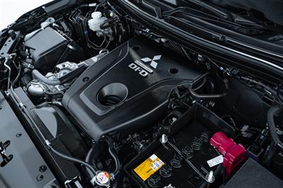 2025 Mitsubishi Pajero Sport - Thumbnail