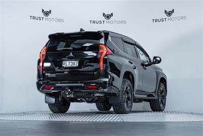 2025 Mitsubishi Pajero Sport - Thumbnail