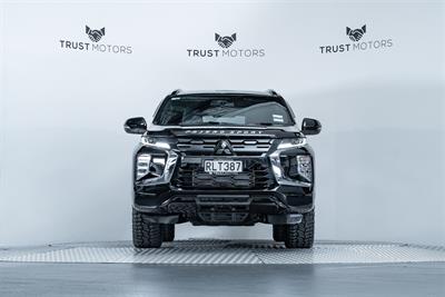 2025 Mitsubishi Pajero Sport - Thumbnail