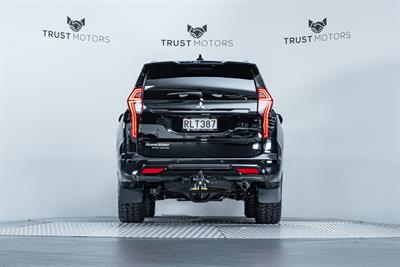 2025 Mitsubishi Pajero Sport - Thumbnail