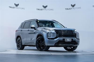 2023 Mitsubishi Outlander - Thumbnail