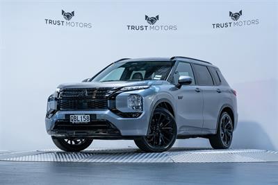 2023 Mitsubishi Outlander - Thumbnail