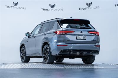 2023 Mitsubishi Outlander - Thumbnail