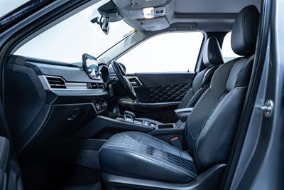 2023 Mitsubishi Outlander - Thumbnail