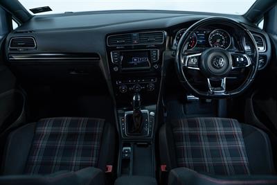 2013 Volkswagen Golf - Thumbnail
