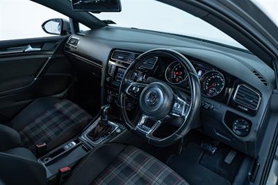 2013 Volkswagen Golf - Thumbnail