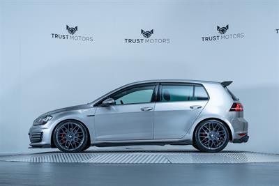 2013 Volkswagen Golf - Thumbnail