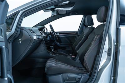 2013 Volkswagen Golf - Thumbnail
