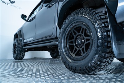 2023 Toyota Hilux - Thumbnail