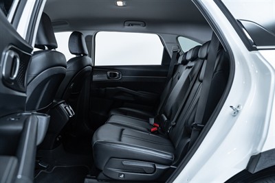 2021 Kia Sorento - Thumbnail