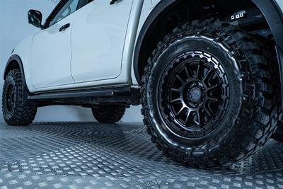 2021 Nissan Navara - Thumbnail