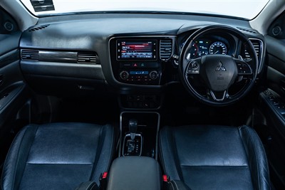 2017 Mitsubishi Outlander - Thumbnail