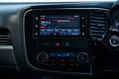 2017 Mitsubishi Outlander - Thumbnail
