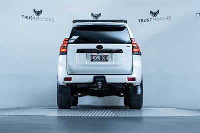 2018 Toyota Landcruiser Prado - Thumbnail