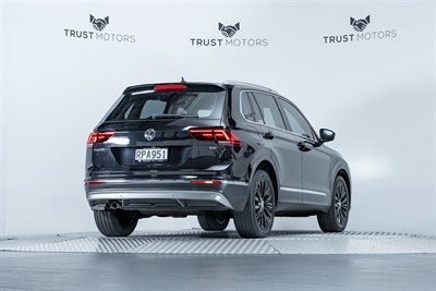 2016 Volkswagen Tiguan - Thumbnail