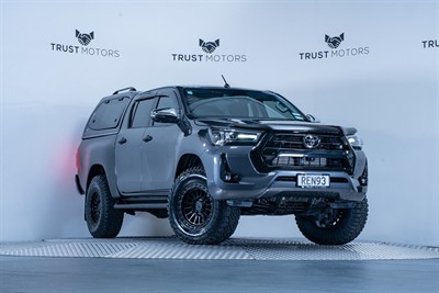 2023 Toyota Hilux - Thumbnail